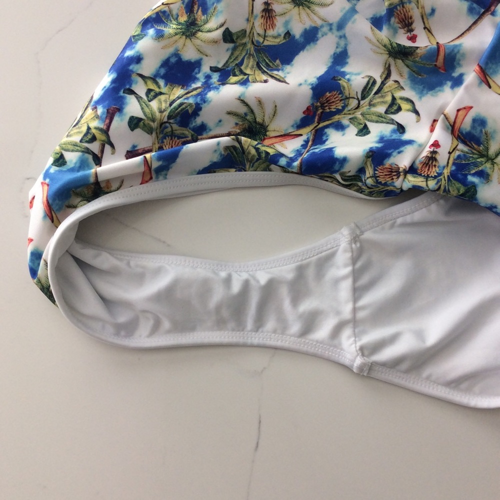Deep V neck one piece swimsuit - Picture 5 of 14